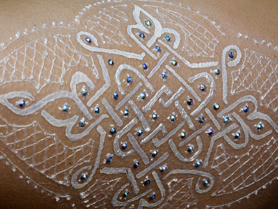 'White henna' knotwork pattern
